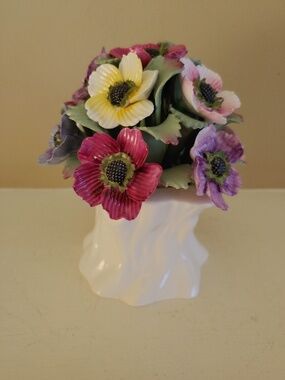 ANYSLEY fine Bone China Floral Bouquet Figurine